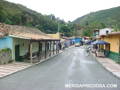 Calle Principal del Pueblo de Cacute. Foto �: Jairo Orozco  07 abril 2007