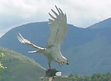 Monumento de Las Cinco �guilas Blancas